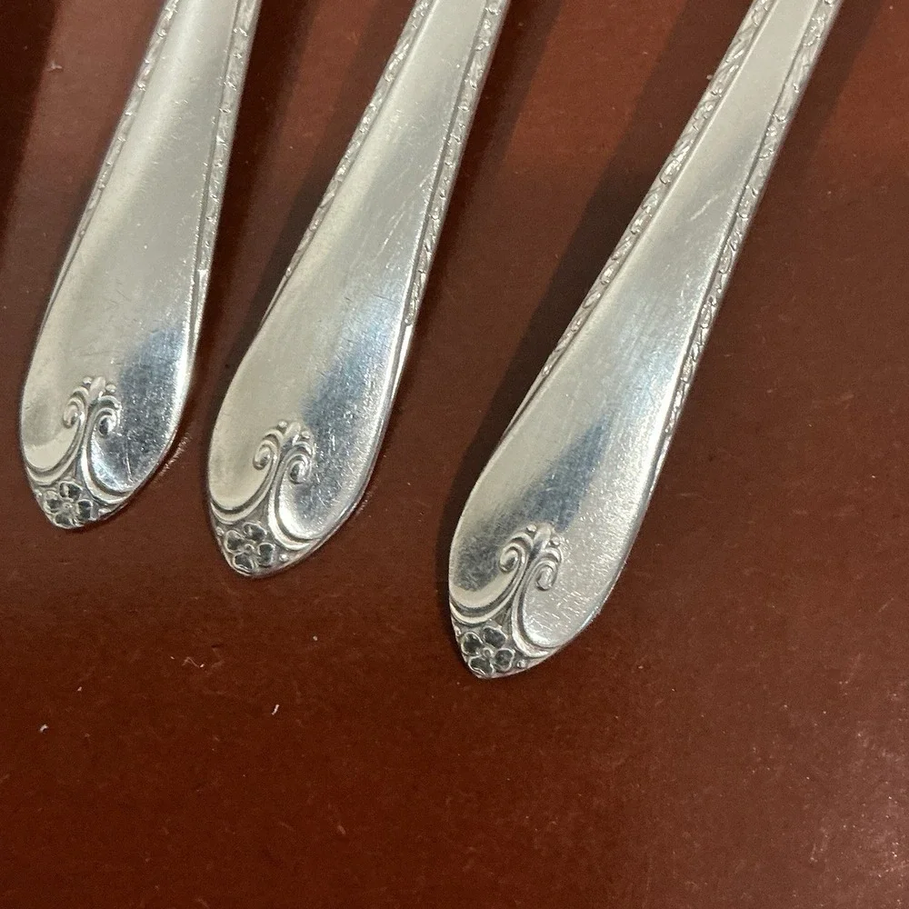 WM A ROGERS Exquisite silver plate flatware‎ 39 pieces with case great condition